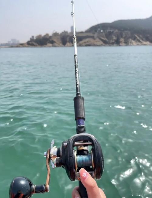 《海釣視頻》釣友乘坐皮艇休海釣必看
