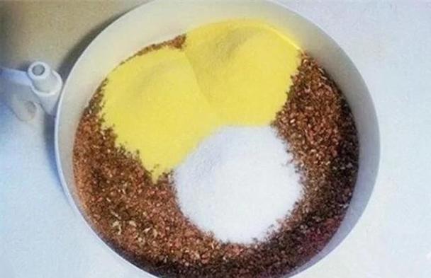 老玉米發酵餌料制作方法_夏季野釣老玉米餌料配方_自制玉米釣魚餌料做法和配方