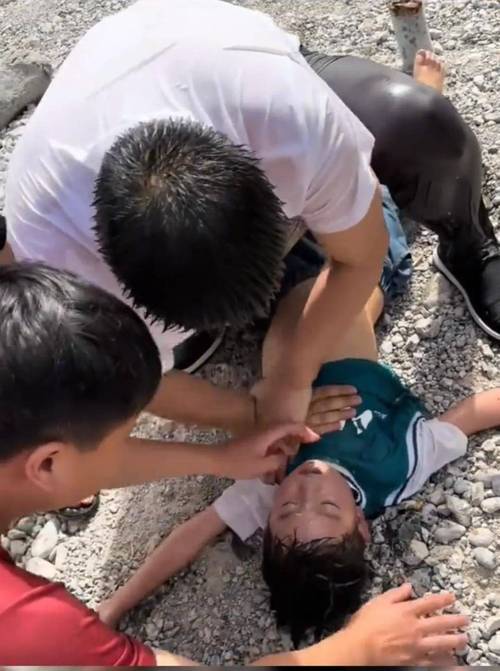 哥哥救弟弟雙雙溺亡_救弟弟哥哥溺亡視頻_弟弟救哥哥受傷