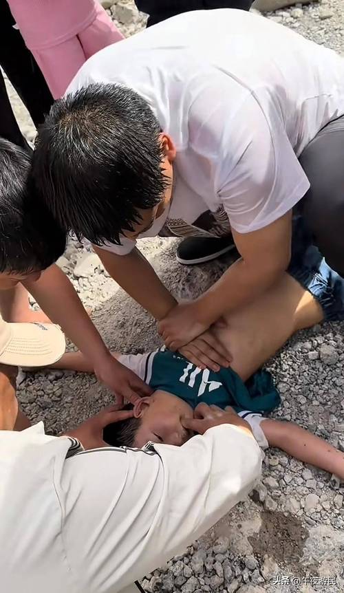 救弟弟哥哥溺亡視頻_哥哥救弟弟雙雙溺亡_弟弟救哥哥受傷