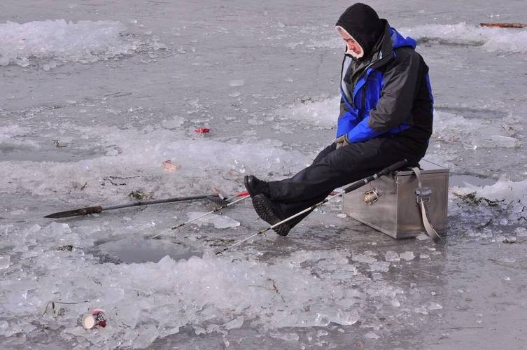 裹塑料袋雪中垂釣_塑料袋打窩的優劣勢_釣魚塑料袋