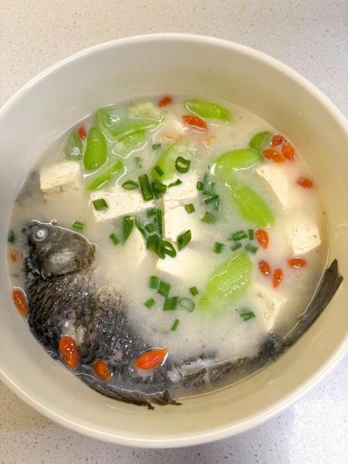 清燉黑魚湯怎么不腥_魚湯無腥味做法_燉魚湯去腥技巧