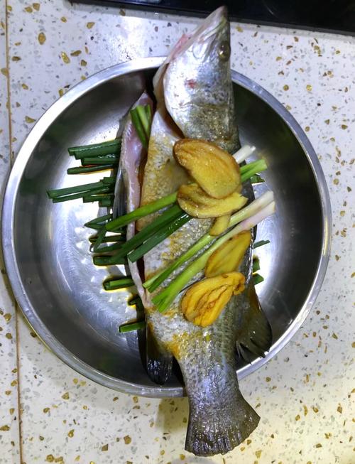 清蒸鰱魚的做法_清蒸鰱魚_清蒸鰱魚好吃嗎