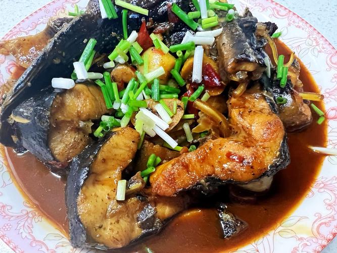 鱘魚家常做法 紅燒鱘魚 清蒸鱘魚_清蒸鱘魚的家常做法