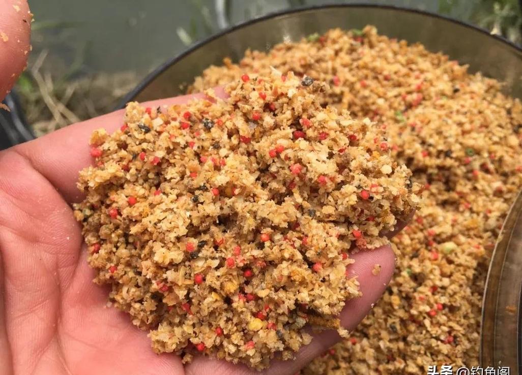 酒米釣鯽魚效果怎么樣_用什么打窩大鯽魚最多?_釣鯽魚用什么窩料打窩最好