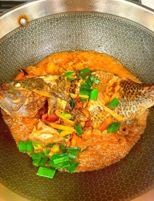 家常紅燒鯉魚教程_紅燒鯉魚的家常做法_紅燒鯉魚做法