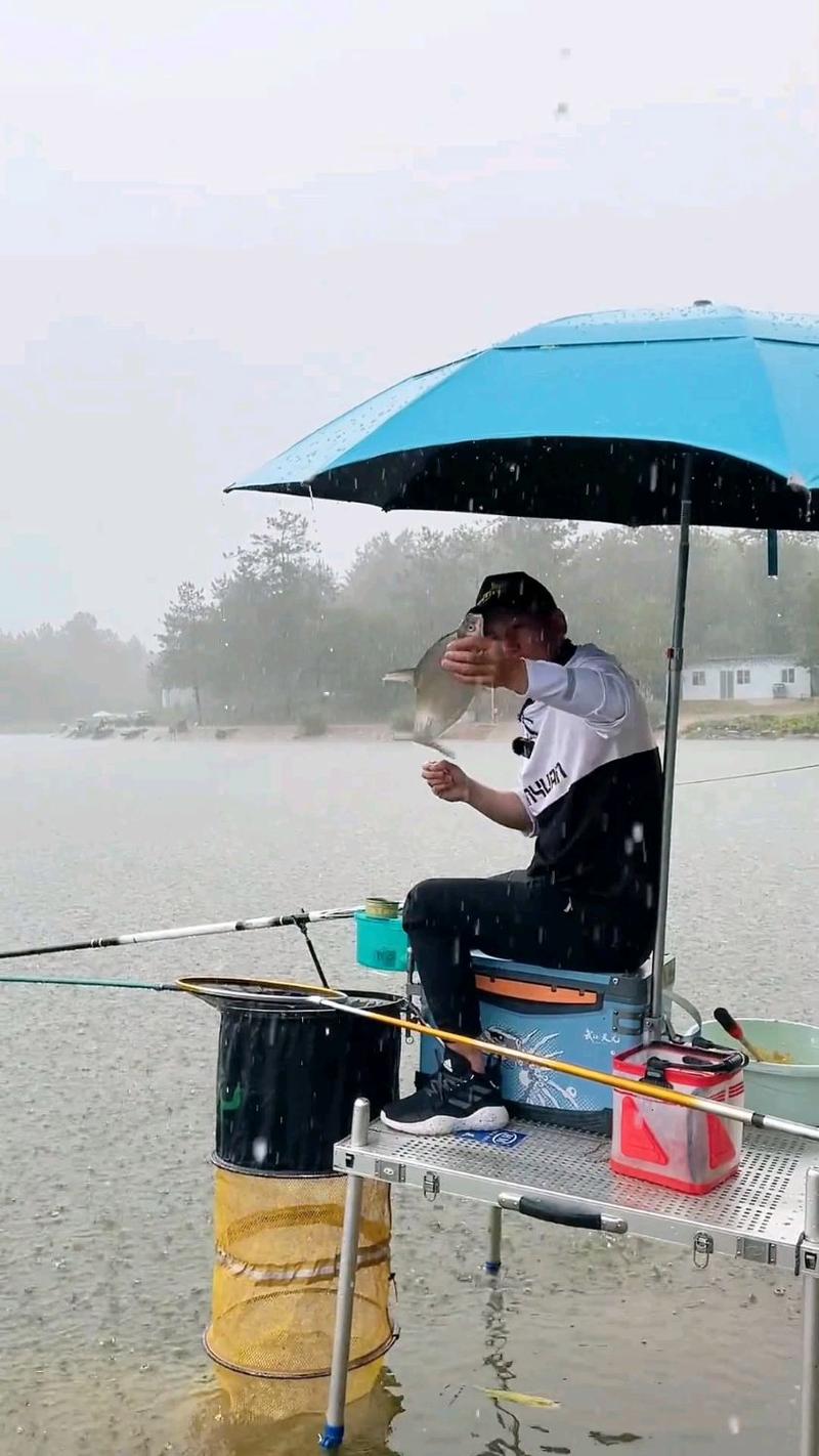 雨后釣位_雨后河流釣魚_雨后野釣魚樂無窮