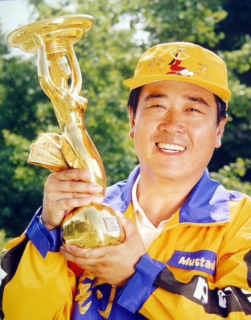 程寧釣魚視頻_程寧 98釣王 競技釣魚與休閑釣魚分開_中國競技垂釣倡導者 程寧 釣魚比賽教練臨場指揮