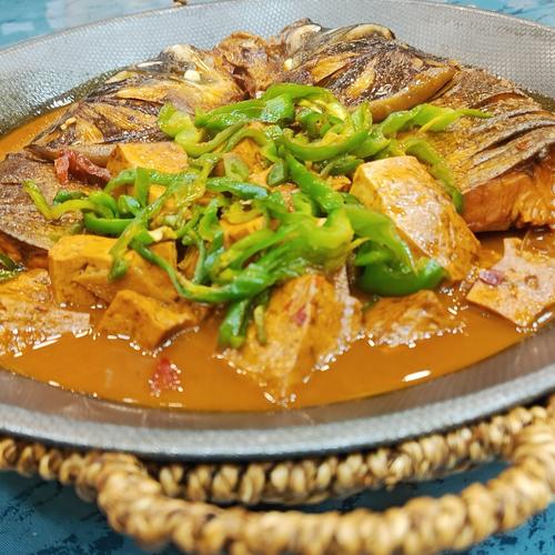 名廚必會的紅燒鰱魚頭做法必看_如何做紅燒鰱魚_怎樣做紅燒鰱魚頭