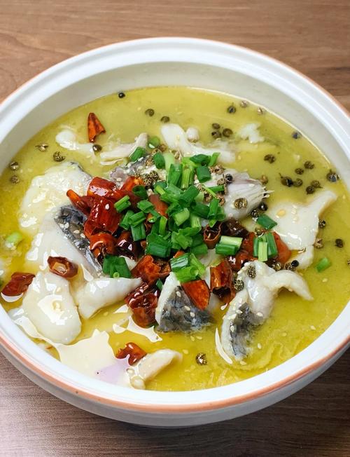 鯰魚燉茄子食譜_酸菜釣鲇魚餌料鯰魚咸菜湯家常做法?_鯰魚豆腐湯做法