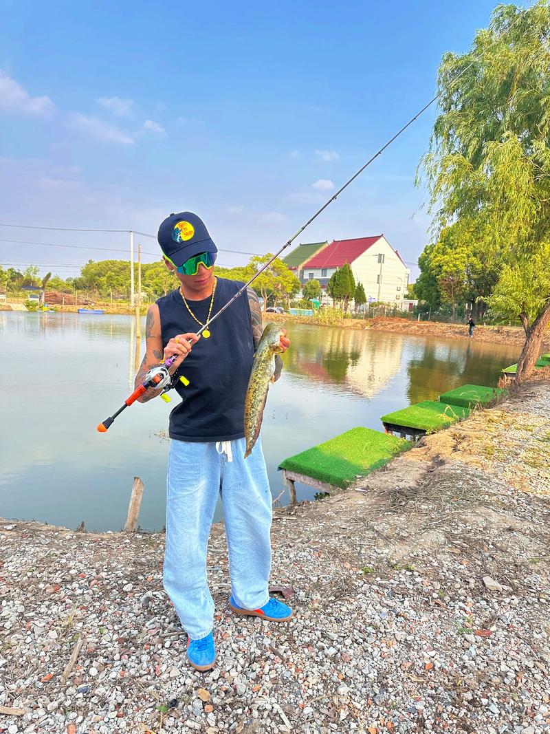 路亞釣法特點_釣魚愛好者圈_最新釣魚視頻