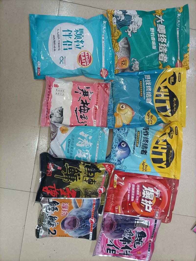 手桿釣鰱鳙餌料狀態_手桿野釣鰱鳙餌料選擇_天元恨鰱魚餌料配方天元兩款鰱鳙餌料怎么混合?