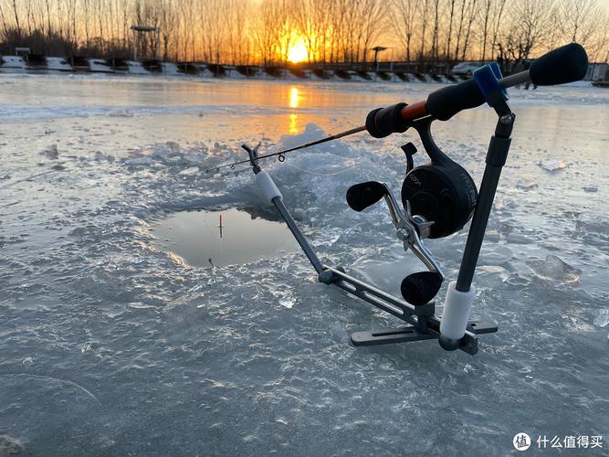 北方野河冰釣視頻_甘肅冰釣泉眼_泉眼上冰釣體驗