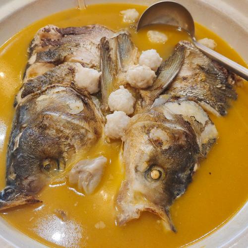 豆腐魚頭湯_燉魚頭湯做法_魚頭湯去腥技巧