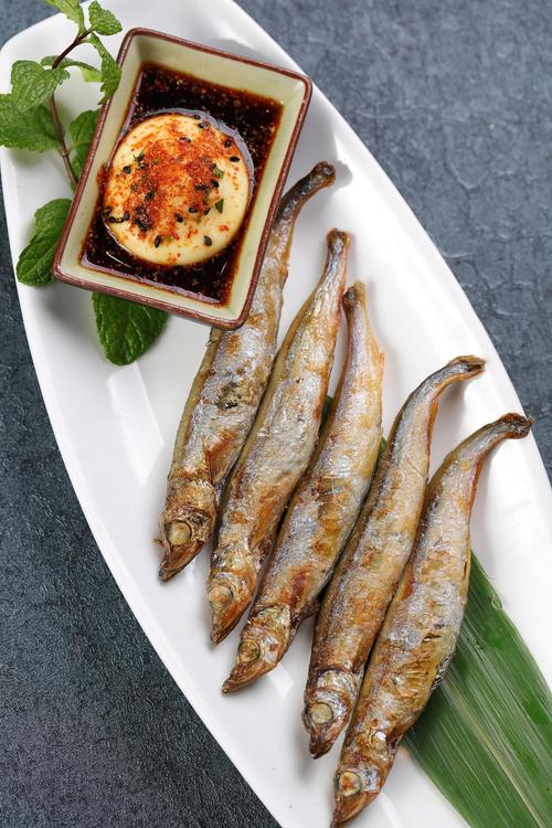 多春魚酥炸食譜_多春魚的做法_多春魚香煎做法