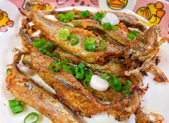 多春魚的做法_多春魚香煎做法_多春魚油炸技巧