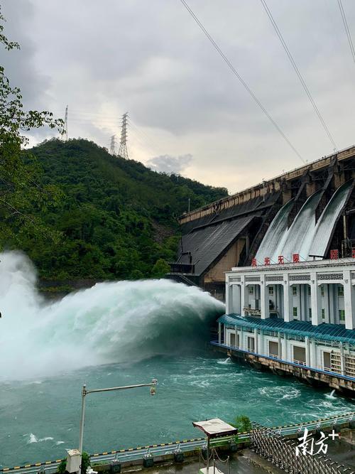 廣東省最大水庫新豐江水庫泄洪_新豐江水庫_新豐江水庫開閘泄洪