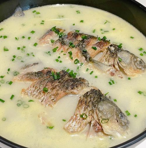 五花肉鯽魚湯做法?_春季鯽魚湯做法_鯽魚滋補功效