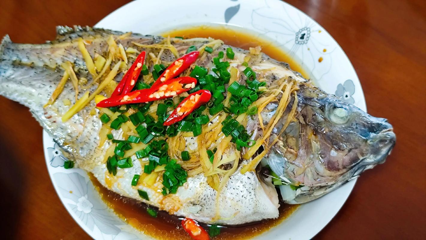 羅非魚的做法_在家做清蒸羅非魚技巧_清蒸羅非魚做法