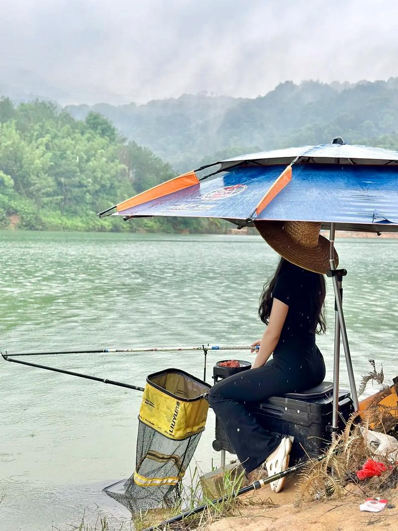 中國美女野釣里魚圖片_釣魚美女照片_美女釣魚的照片大全高清