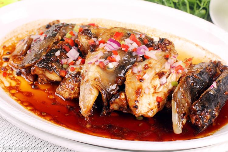 清蒸中華鱘魚營養價值高，做法多樣味道佳，老人小孩適宜