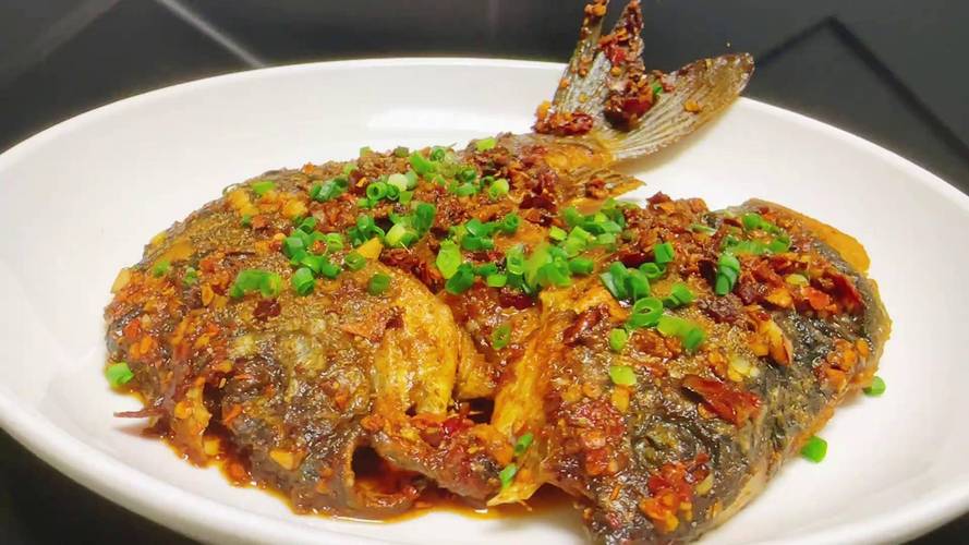 鯽魚怎樣做才好吃呢_鯽魚紅燒怎么做_紅燒土豆鴨做法