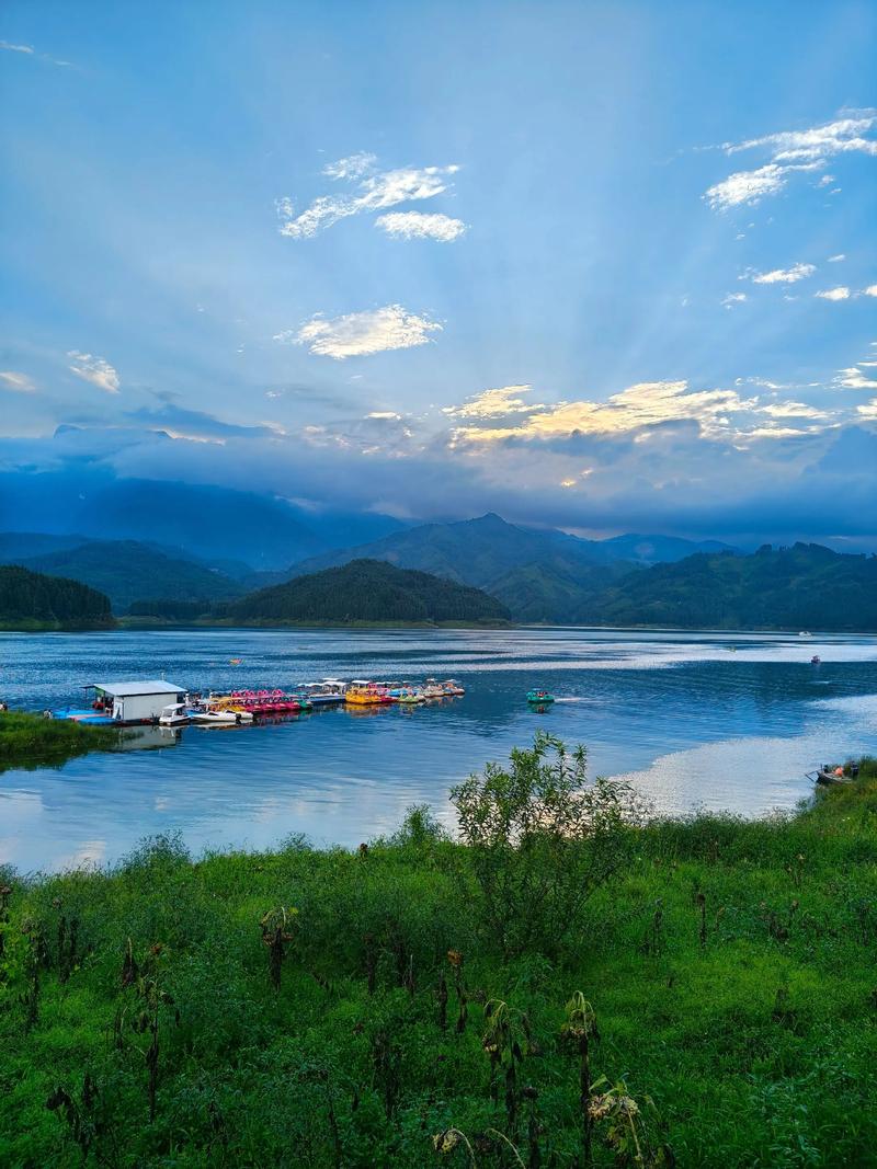 瓦屋山雅女湖住宿_瓦屋山群賢村農家樂_雅女湖避暑攻略