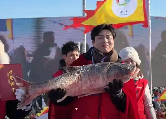 查干湖冬捕真相_年年都能大豐收查干湖魚從哪來?漁民說出實情?_查干湖洗澡魚質疑