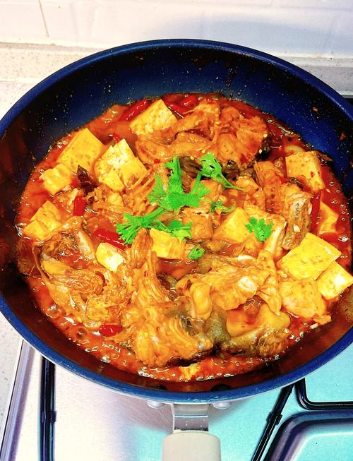 魚頭豆腐湯做法_魚頭豆腐湯的營養價值_濃郁湯汁鰱魚燉豆腐的做法必看