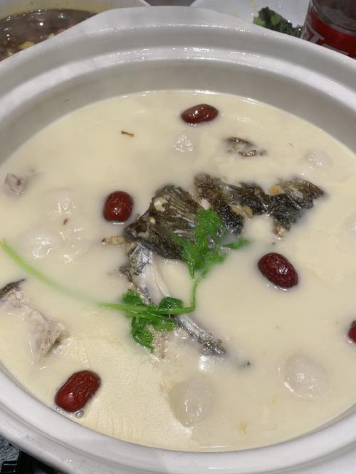 鳙魚頭湯怎么做_清水燉魚頭家常做法?_清水魚頭湯做法
