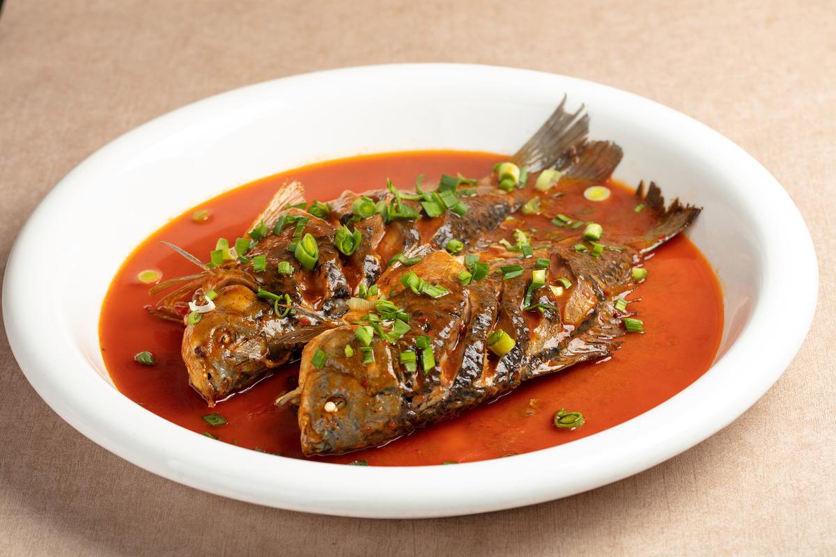 醬燜鯽魚_醬燜鯽魚做法_醬燜鯽魚的營養價值