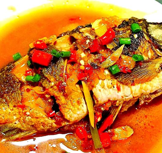醬燜鯽魚_醬燜鯽魚的營養價值_醬燜鯽魚做法