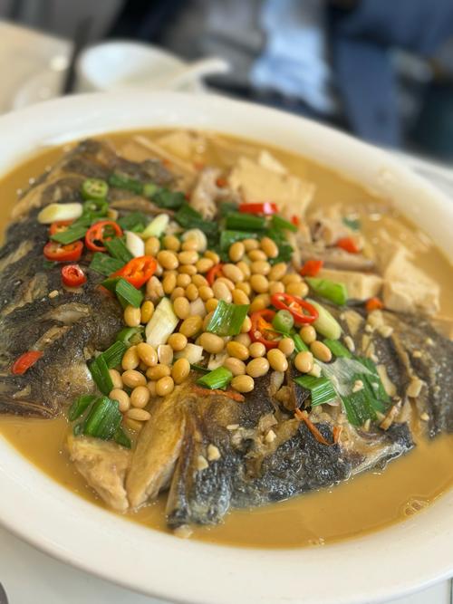 花鰱魚頭怎么燉做法_瘦肉釣鰱鳙餌料清燉花鰱魚頭的家常做法?_花鰱魚頭燉湯技巧