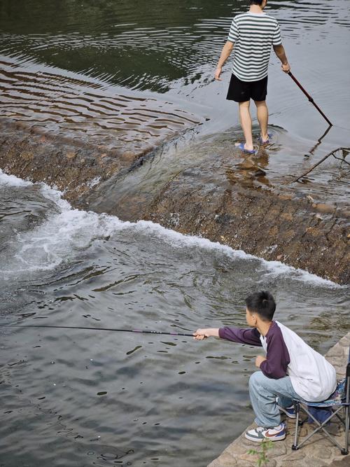 杭州富陽湖源溪垂釣_湖源溪自然風光休閑地_杭州免費釣魚好去處