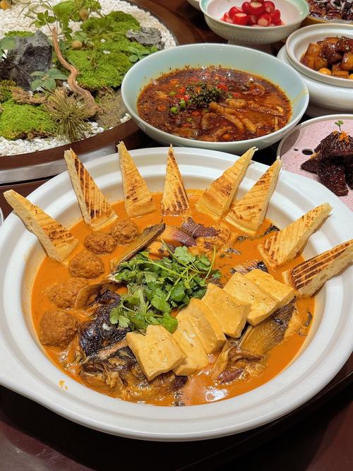 清蒸鰱魚_清蒸鰱魚 辣炒雞塊 地三鮮果仁菠菜