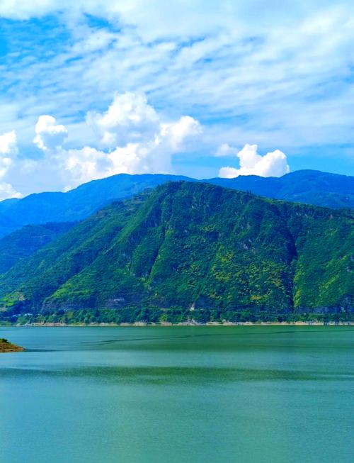 漢源湖_漢源湖人工湖形成歷史_漢源湖風光最佳觀賞點