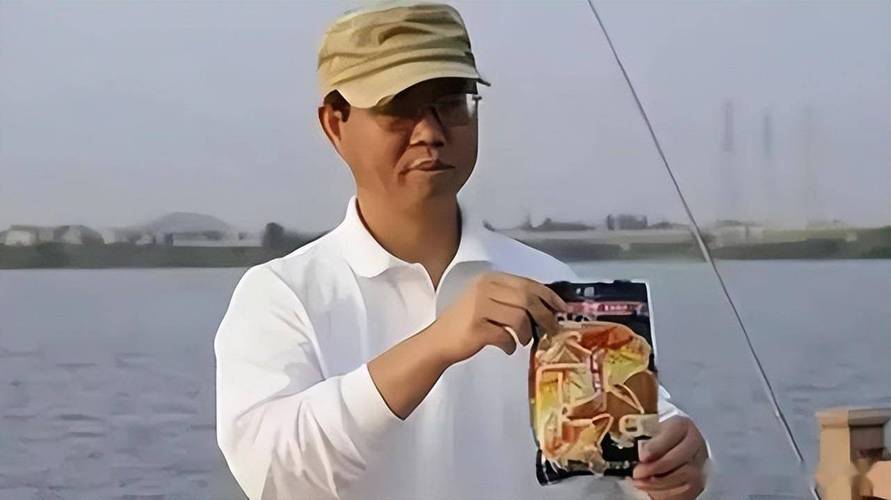 老鬼易哲水庫釣鯉魚視頻_老鬼釣魚學校教練名字_易哲_老鬼釣魚學校教練