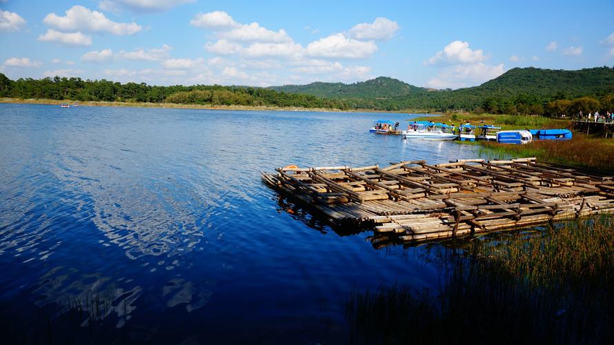 昆明石林是什么族_昆明石林彝族自治縣湖庫大全_云南昆明石林彝族風景名勝區