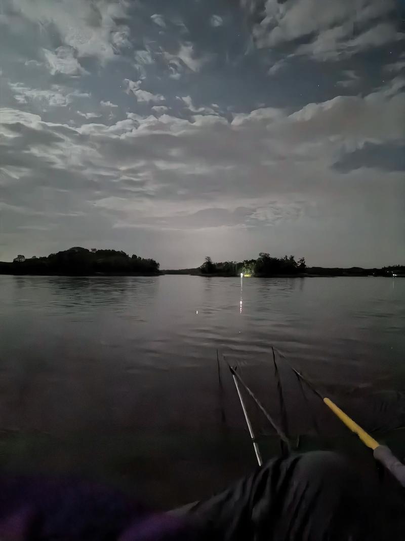 三岔湖釣魚水位下降_三岔水庫釣魚技巧_草洞鯽魚釣點選擇