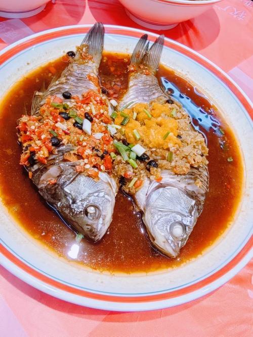 芙蓉鯽魚湘菜做法_芙蓉鯽魚營養價值_入口即化味道濃郁湖南傳統名菜芙蓉鯽魚必看