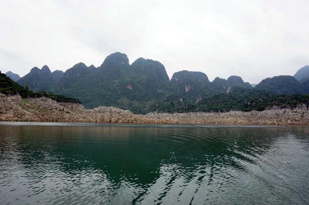 2026萬峰湖哪里好釣魚_萬峰湖釣魚攻略_萬峰湖不同季節釣魚技巧