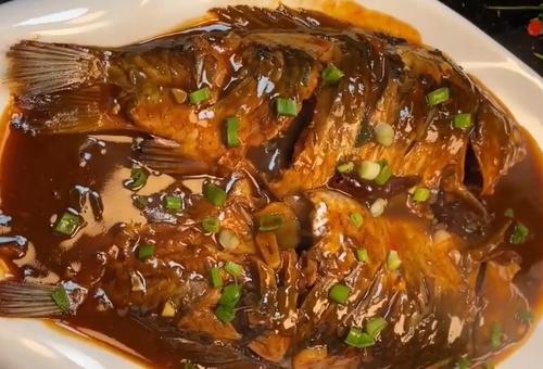 河鯽魚湯做法_鯽魚的做法_紅燒河鯽魚做法