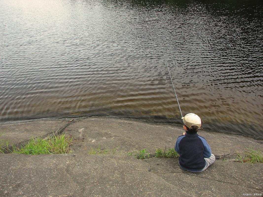 河水特別渾濁釣魚方法_暴雨漲水釣魚注意事項_漲水后釣魚技巧