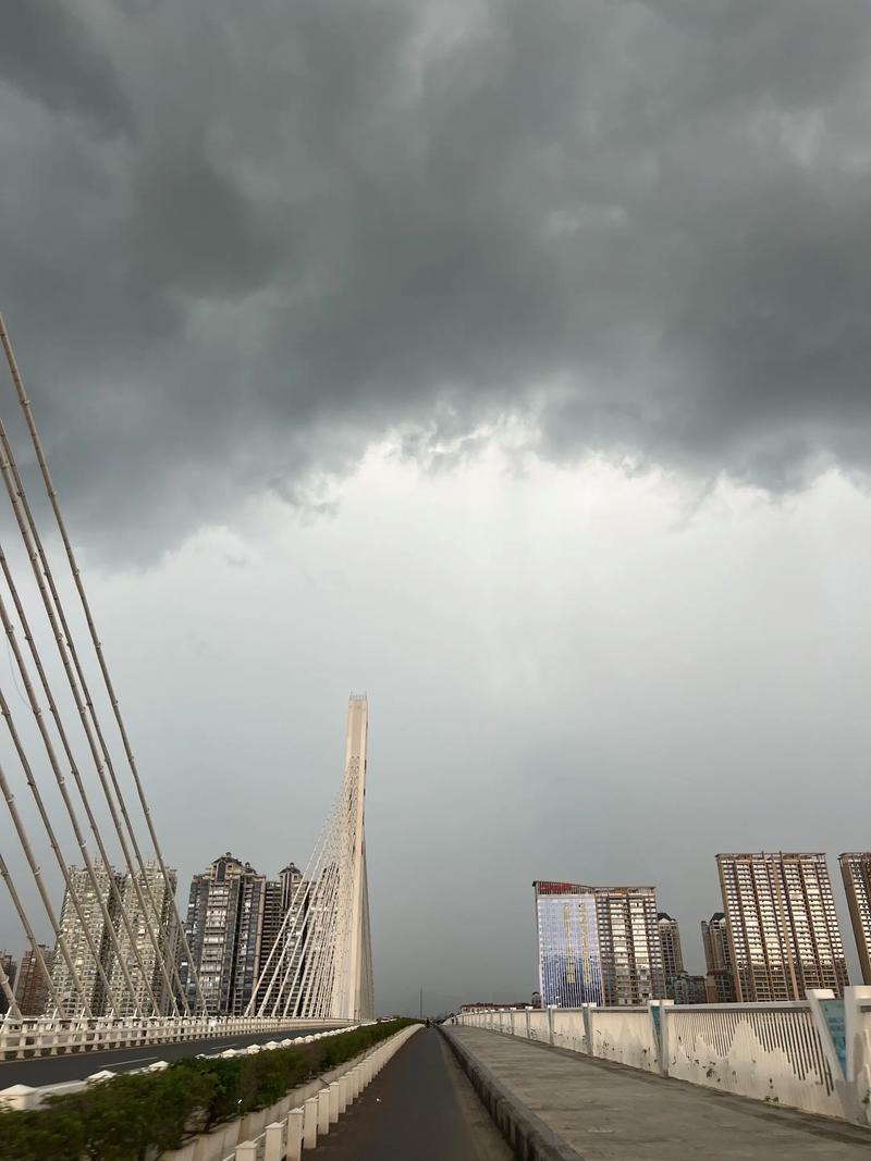 臨沂今日高溫34℃，未來三天雷陣雨轉多云