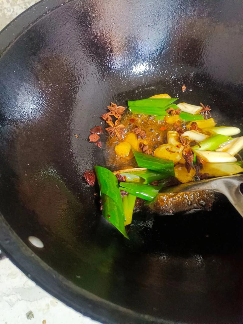 小干魚做酒糟怎么做?_酒糟魚制作方法_酒糟魚腌制技巧