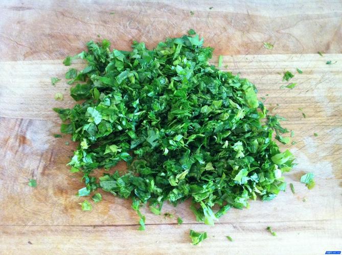 釣草魚餌料配方_芹菜玉米菠菜豆餅餌料_冬季釣草魚用什么餌料最佳