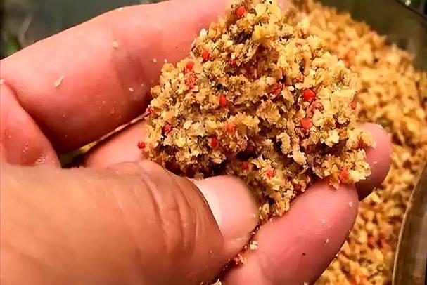 丁香油釣魚效果_野河夜釣爆護技巧_丁香油釣餌配方