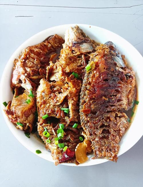 鯽魚的做法_紅燒鯽魚做法 鯽魚營養價值 鯽魚烹飪技巧