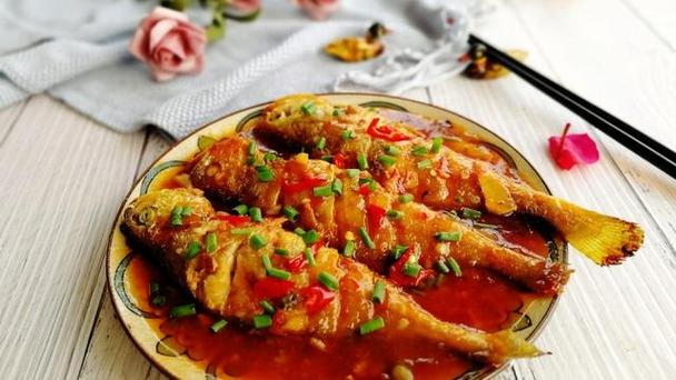 家常紅燒鯉魚簡單做法_在家做紅燒小黃魚技巧_紅燒小黃魚做法