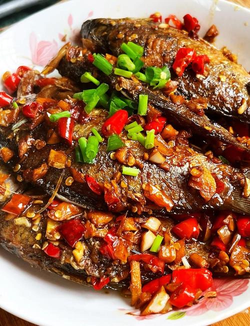 煎鯽魚的做法_家常魚的做法_魚菜食譜